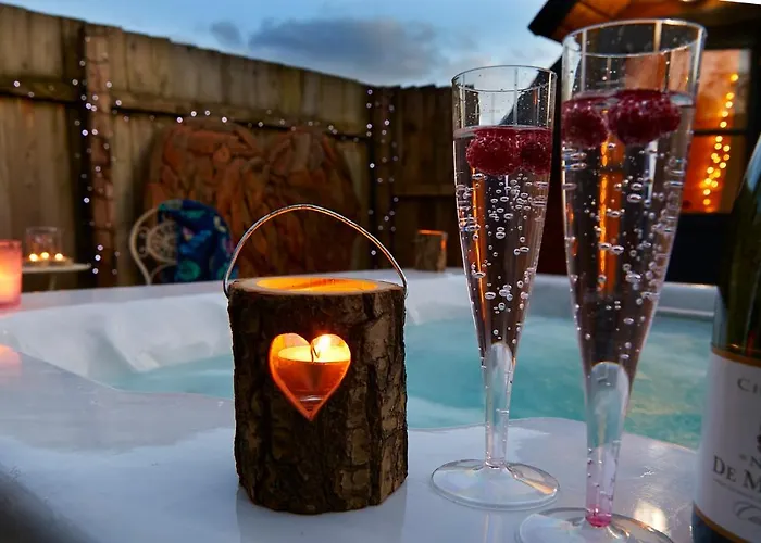 Pinewood Park - Tipis, Hot Tubs And Lodges