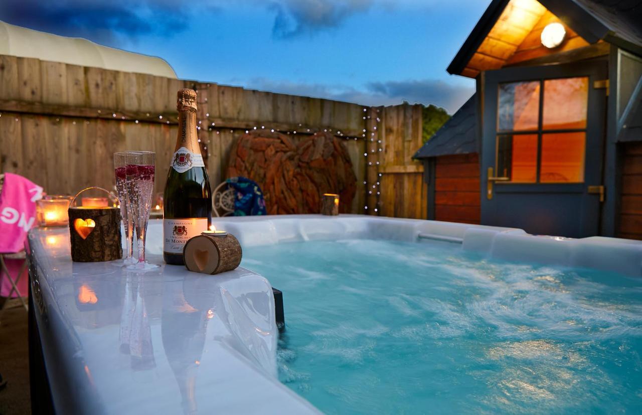 Pinewood Park - Tipis, Hot Tubs And Camping Scarborough