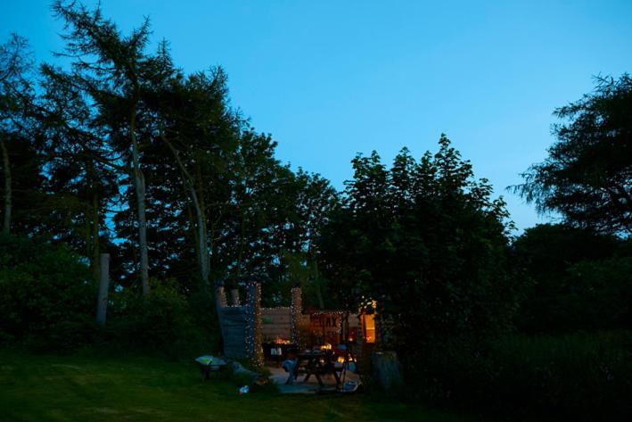 Pinewood Park - Tipis, Hot Tubs And 4* Скарборо