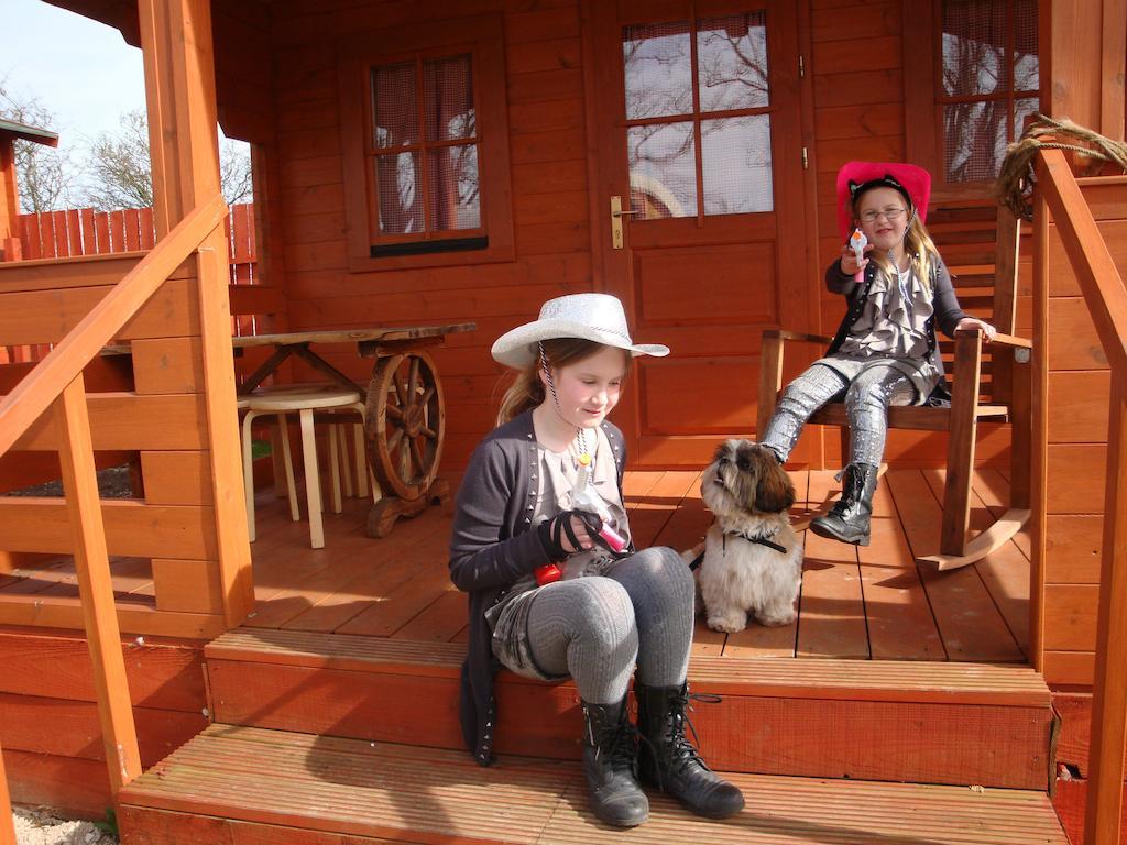 Кемпинг Pinewood Park - Tipis, Hot Tubs And