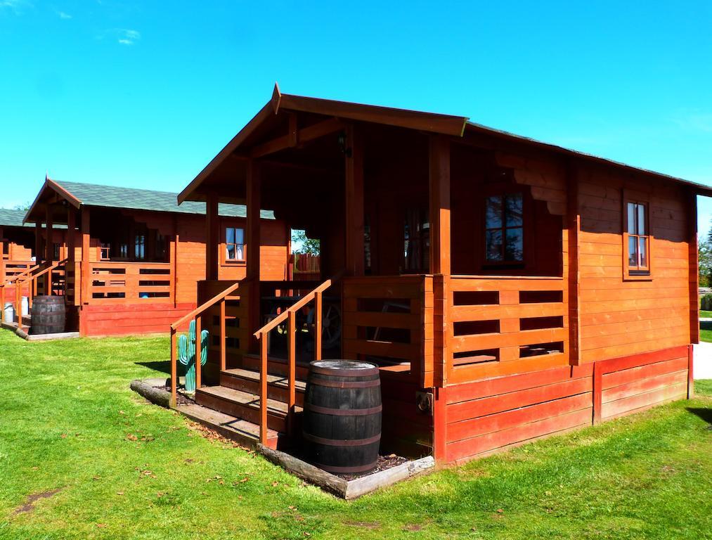 Pinewood Park - Tipis, Hot Tubs And Camping