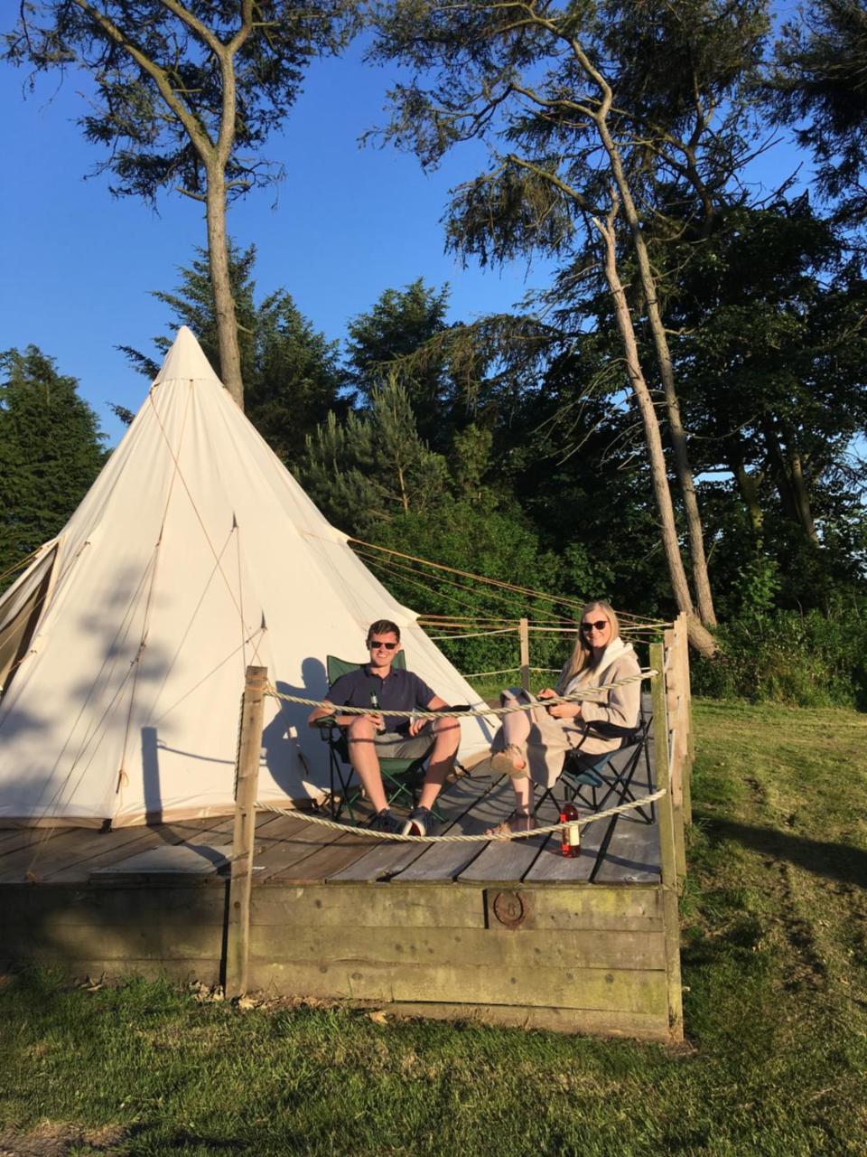Pinewood Park - Tipis, Hot Tubs And Camping 4*